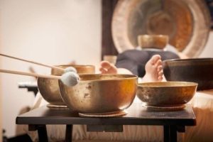 Massage sonore aux bols tibétains et bain de gong à Aix-les-Bains - Espace MaNDALA