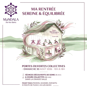 Affiche illustrée de l'Espace MaNDALA à Aix-les-Bains pour les portes ouvertes du 30 août 2026. On y voit une maison en coupe avec des séances de yoga et de soins, entourée de feuilles vertes et de volutes prunes. Texte : Ma rentrée sereine et équilibrée, soins de 15 min, cours collectifs de 30 min et marché de créateurs locaux.
